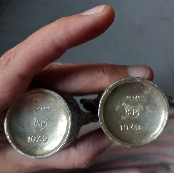 Vintage Teapot Salt & Peppee Shakers - Picture 4 of 6